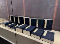 百年金庸纪念特展浙江文学馆开展 《天龙八部》手稿亮相