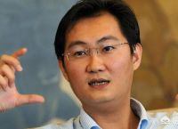 马化腾身价超2500亿，微信却几乎不收费，腾讯到底是怎么挣钱的？
