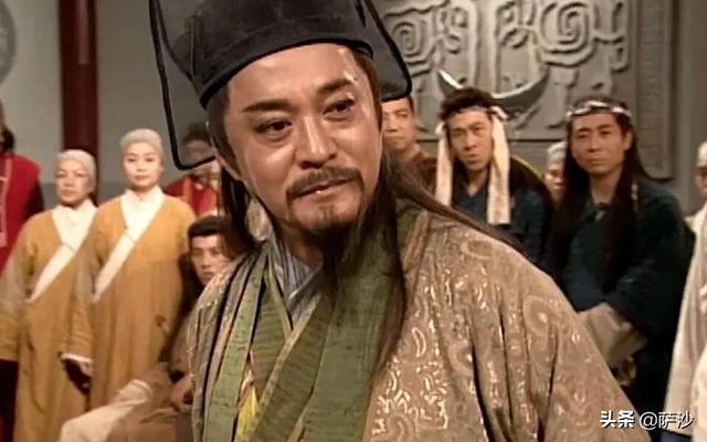在《笑傲江湖》中，没自宫的岳不群属于什么水平？