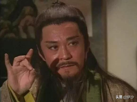 在《笑傲江湖》中，没自宫的岳不群属于什么水平？