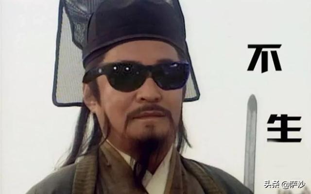 在《笑傲江湖》中，没自宫的岳不群属于什么水平？