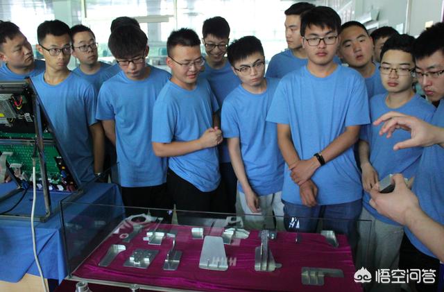 现在学什么好挣钱？