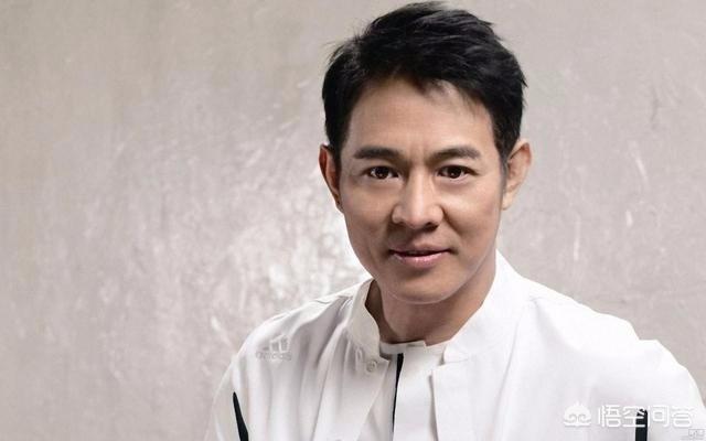 我想问一下到底是什么原因让成龙、刘烨、古天乐等一系列明星去给那些游戏疯狂地打广告？