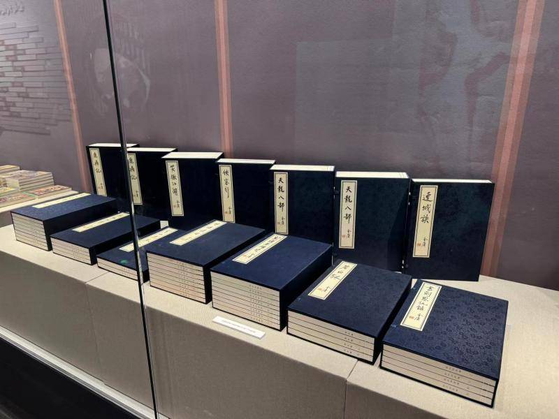 百年金庸纪念特展浙江文学馆开展 《天龙八部》手稿亮相