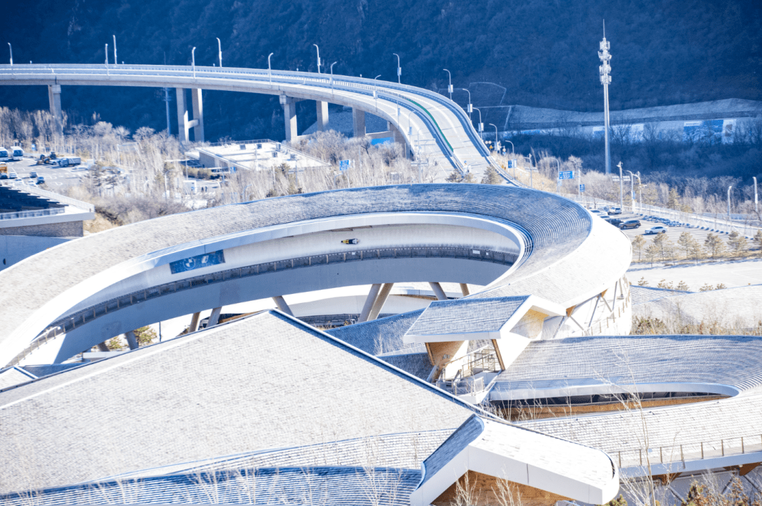 新华社聚焦丨“最美冬奥城”续写“冰雪传奇”